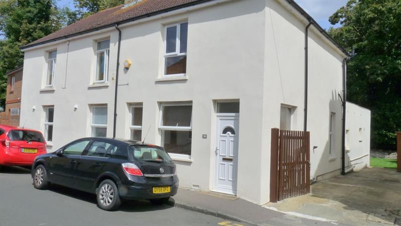 Bassett House With 3 Bedrooms, Fast Wi-Fi And Off Road Parking Sittingbourne Exterior photo